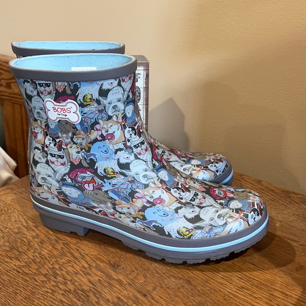 Bobs for dogs Sketchers rain boots size 8